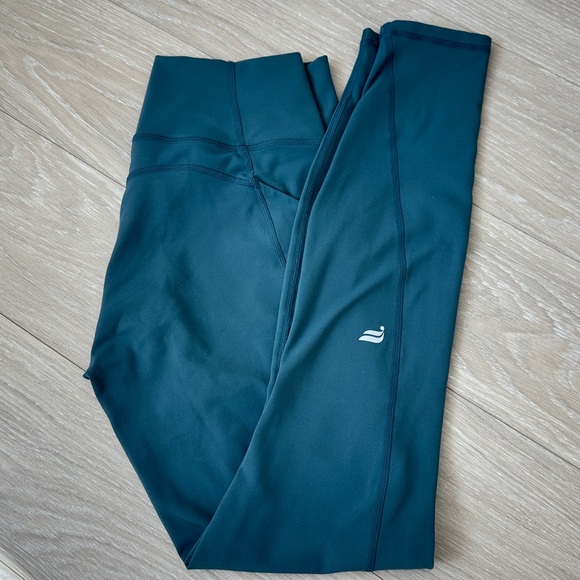 Fabletics Workout Set in XS/S, Oasis Twist Sports Bra & Leggings - Picture 11 of 12